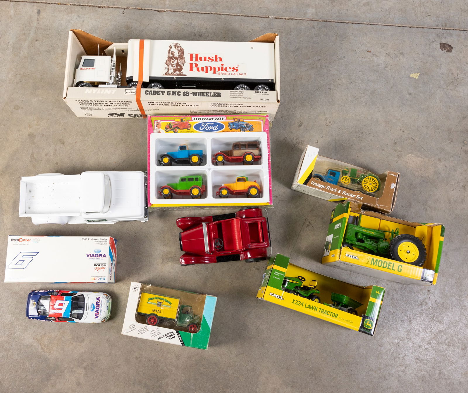 Assorted Collectible Vintage Model Vehicles (1 of 8)