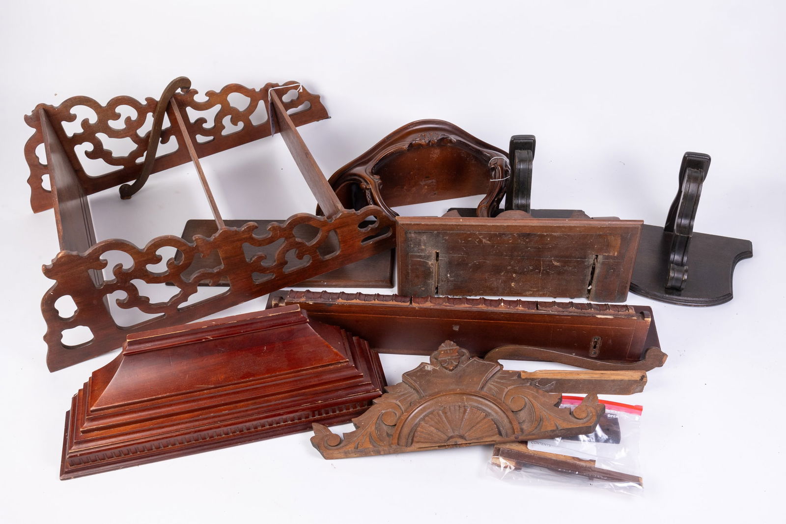 Lot of Vintage and Antique Wall Mounted Shelves (1 of 4)