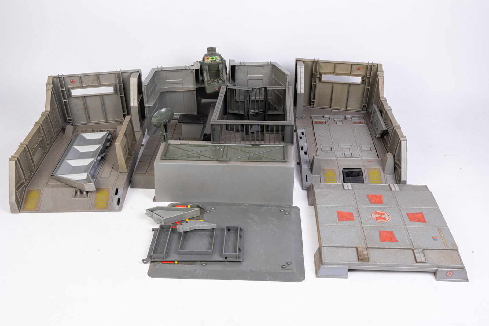 G.I. Joe Headquarters Command Center Hasbro Vintage Playset (1 of 4)