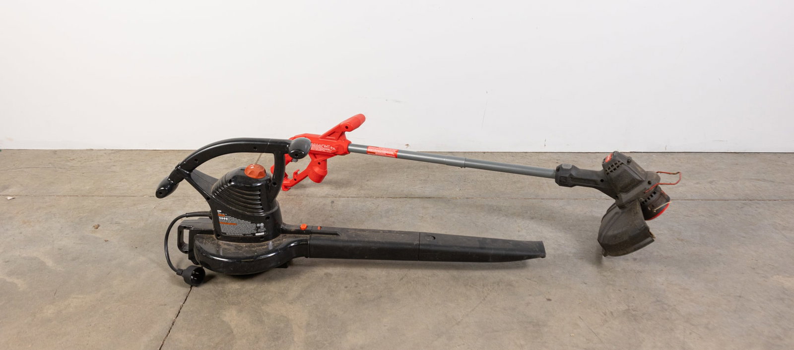 Craftsman Weedwacker and Black & Decker Leaf Blower: Craftsman Weedwacker and Black & Decker Leaf Blower Size 39" x 12" x 12" Literature Brooks Auction is not responsible for outbids. Questions? Call the office at (856) 694-2960 or email us directly a