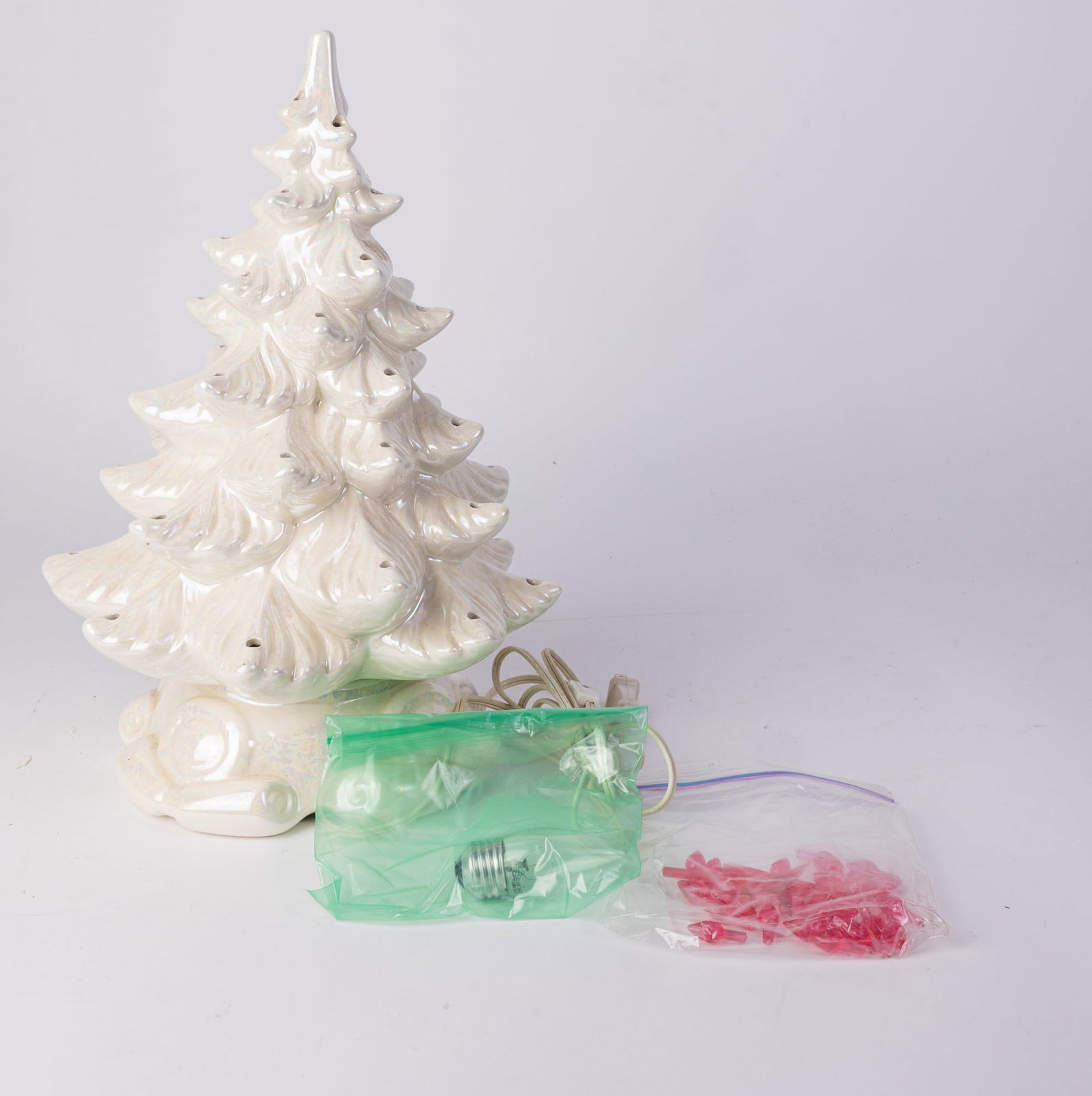 Lighted Ceramic Vintage Christmas Tree (1 of 4)