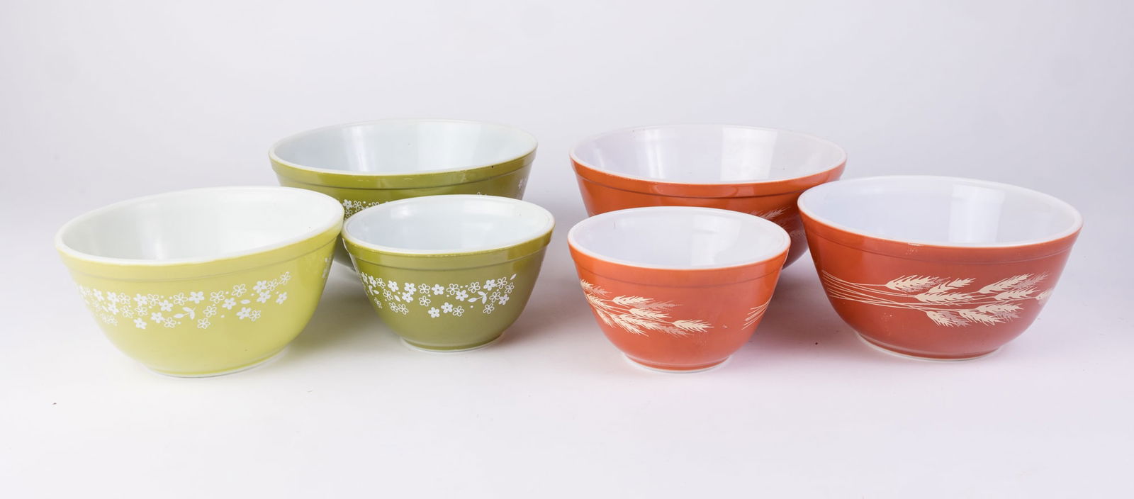 Two Sets of Pyrex Mixing Bowls (1 of 5)