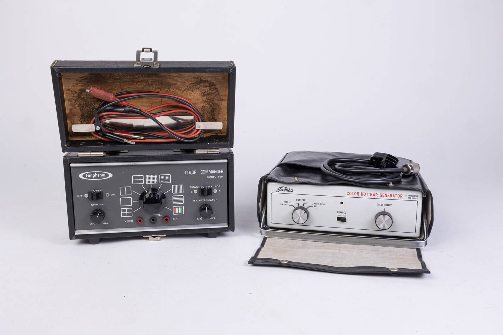 Two Pieces Of Vintage Electronics Auction