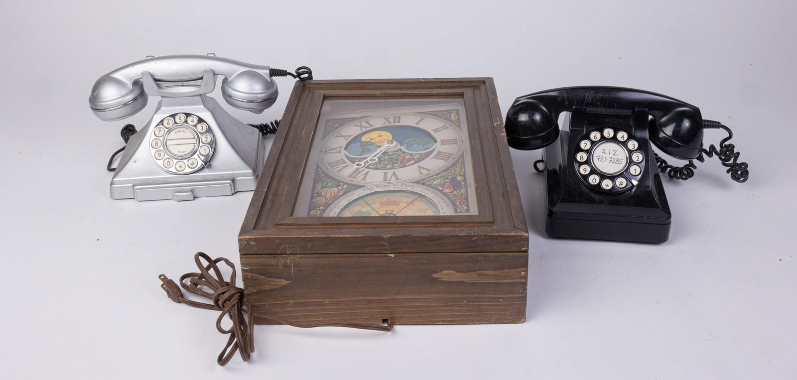 Vintage Clock and Landline Telephones (1 of 6)