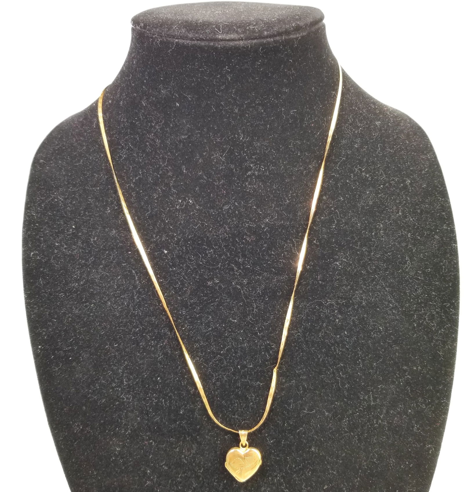 18KY Gold Pendant and 18KY Gold Chain (1 of 5)