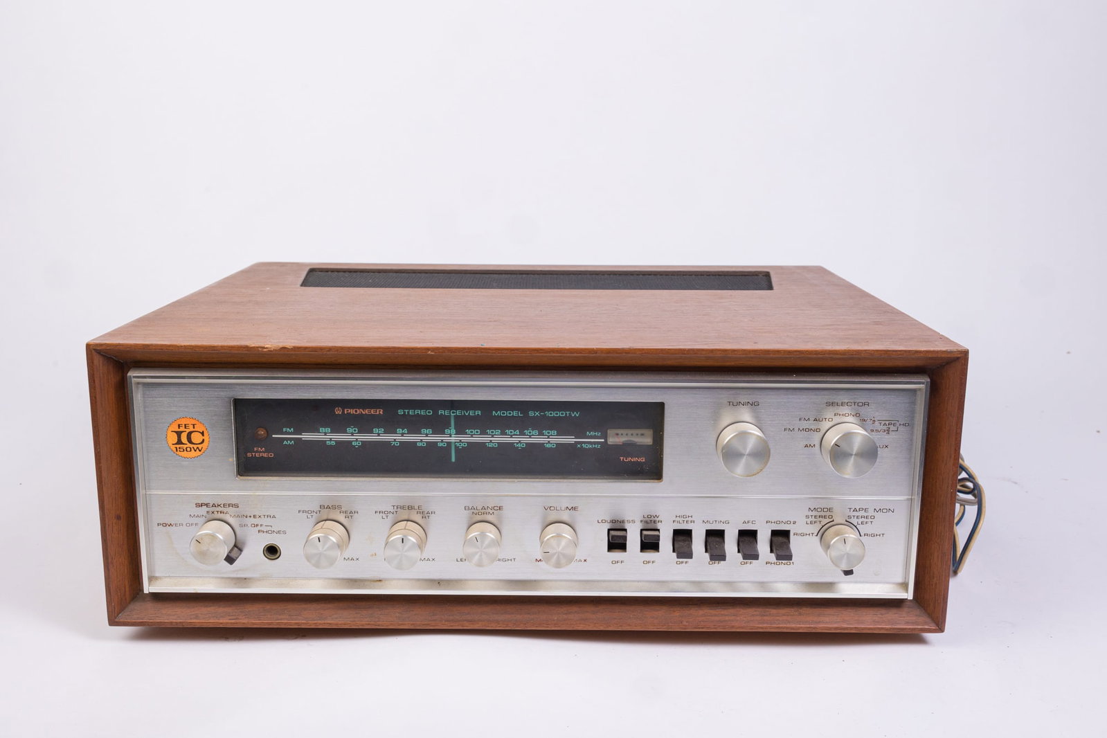 Pioneer SX1000TW Stereo Receiver: Pioneer SX1000TW Stereo Receiver Size 6" x 18" x 13" Literature Brooks Auction is not responsible for outbids. Questions? Call the office at (856) 694-2960 or email us directly at info@brooks.auctio
