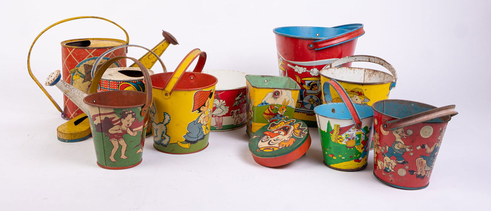 Lot of Vintage Tin Litho Toys: Lot of Vintage Tin Litho Toys Size 7" x 12" x 12" (box size) Literature Brooks Auction is not responsible for outbids. Questions? Call the office at (856) 694-2960 or email us directly at info@brook