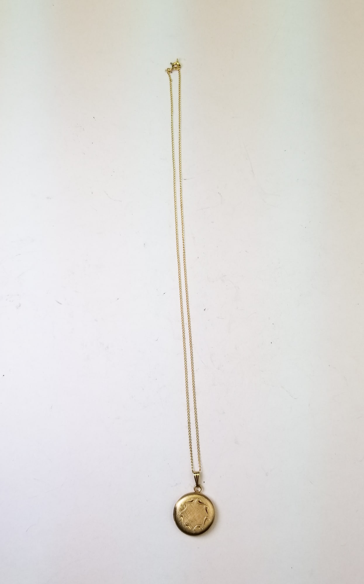 10KY Gold Locket and Chain: 10KY Gold Locket and Chain: locket marked 10KT - necklace marked 10KT. Total weight 2.8 grams. Literature Brooks Auction is not responsible for outbids. Questions? Call the office at (856) 694-2960 or