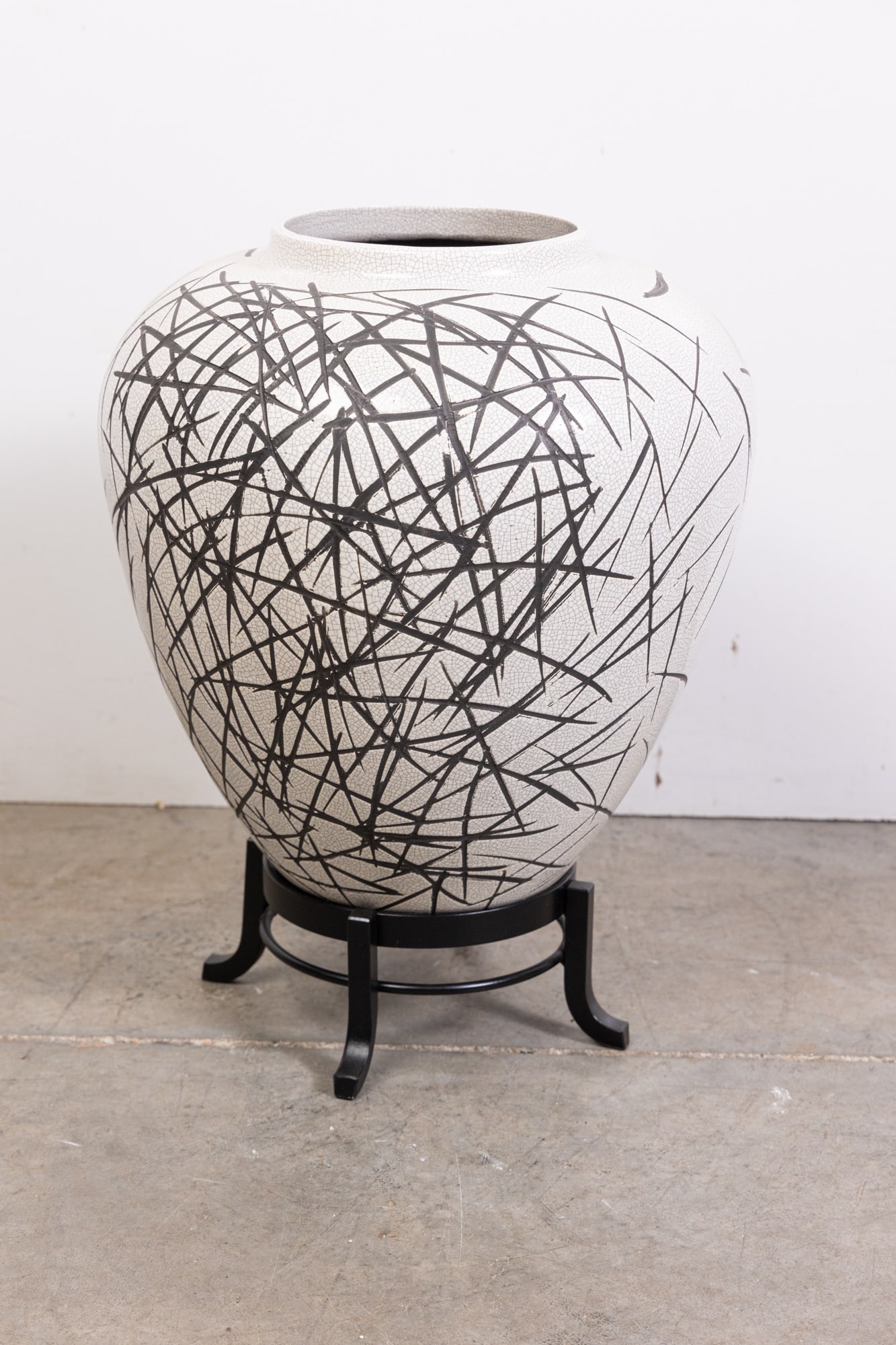 Large Contemporary Decorative Planter (1 of 4)