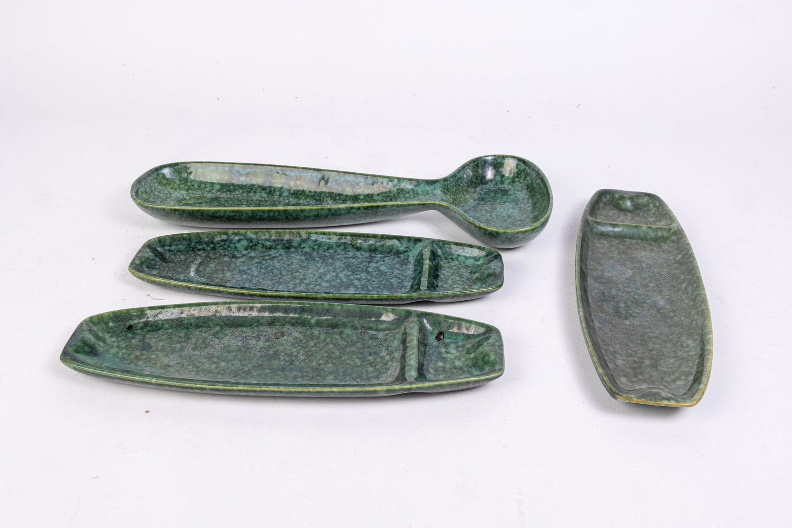 Four Roseville Raymor by Ben Seibel MCM Frogskin Trays: (4) Roseville Raymor by Ben Seibel MCM Frogskin Trays Size 16"L (single tray) Literature Brooks Auction is not responsible for outbids. Questions? Call the office at (856) 694-2960 or email us direc