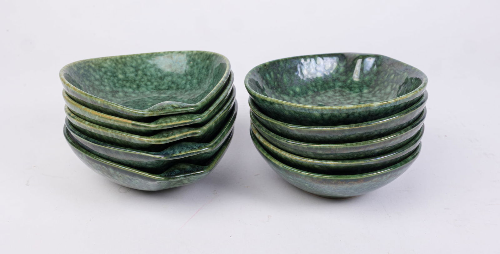 Ten Roseville Raymor by Ben Seibel Frogskin Scoop Bowls: Ten Roseville Raymor by Ben Seibel Frogskin Scoop Bowls Size 7" x 12" x 12" (box size) Literature Brooks Auction is not responsible for outbids. Questions? Call the office at (856) 694-2960 or email