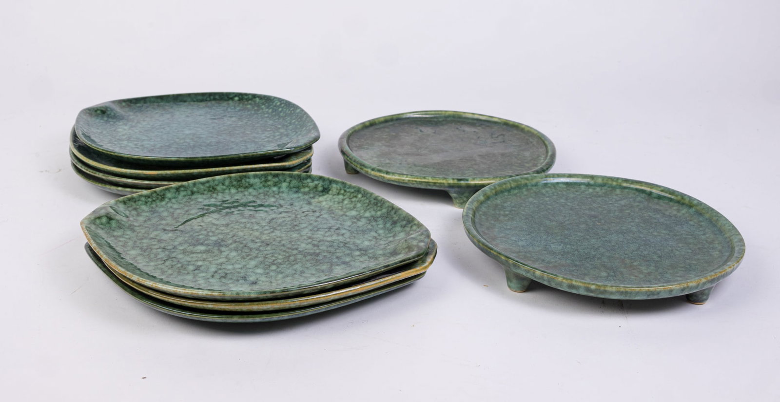 Nine Pieces of Roseville Raymor by Ben Seibel Frogskin Ceramic Dishware (1 of 6)