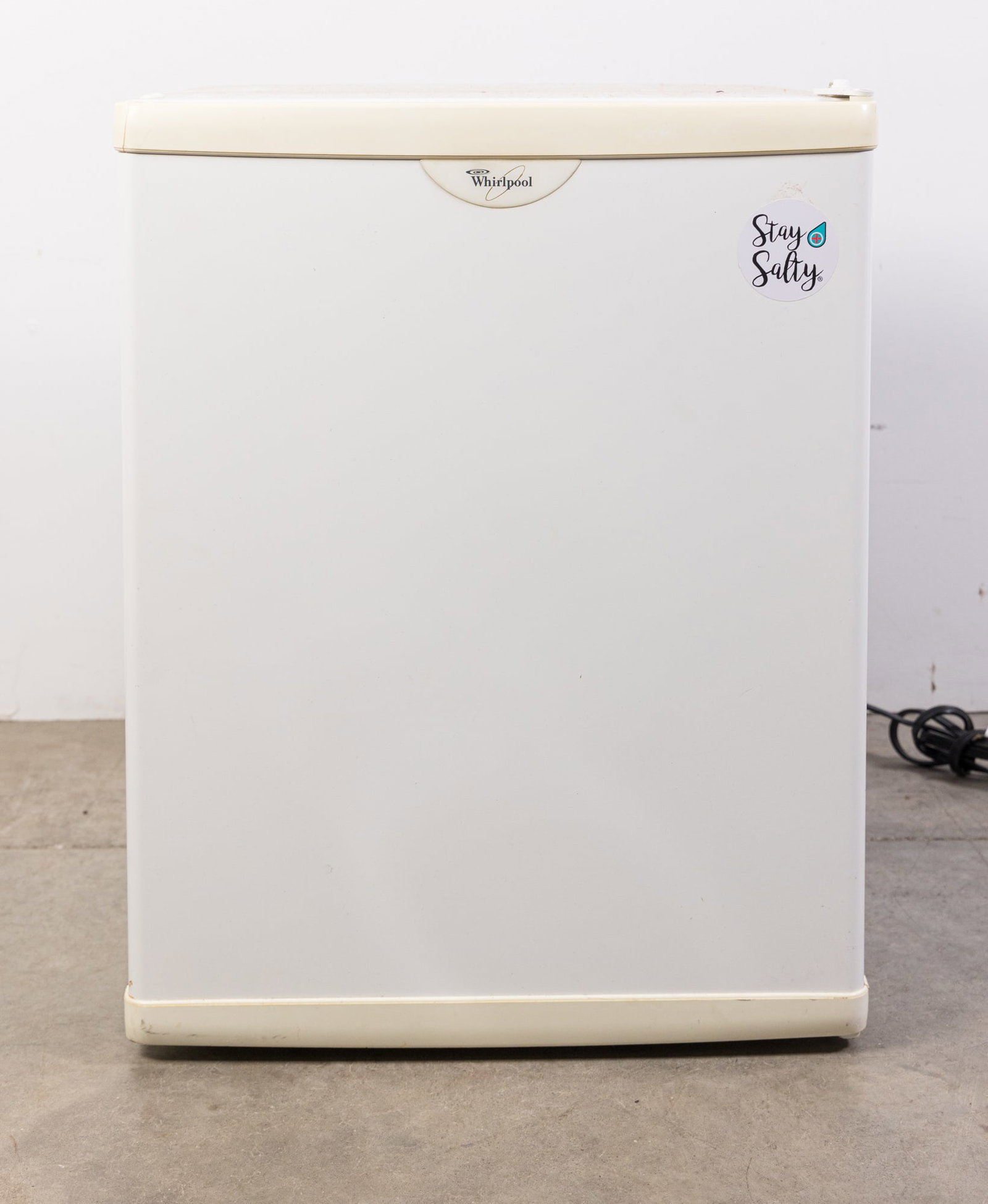 Whirlpool White Miniature Refrigerator (1 of 7)