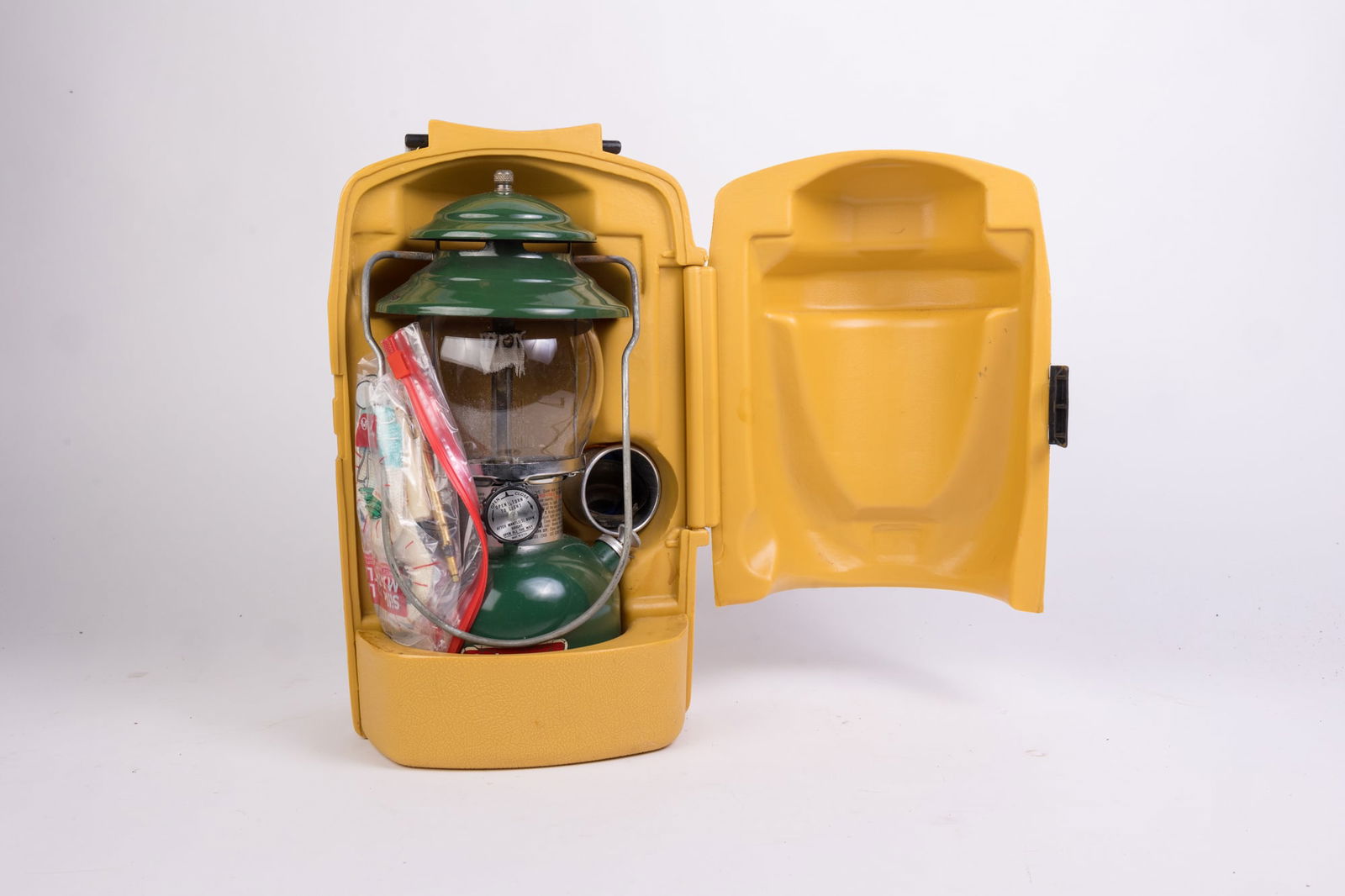Vintage Coleman Lantern with Carrying  Case (1 of 4)