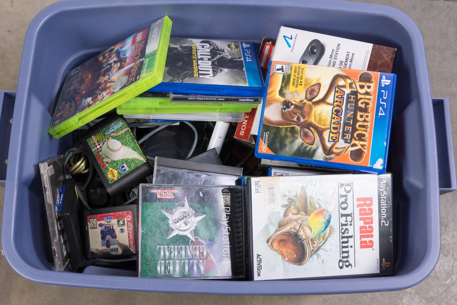 Miscellaneous Video Games & Accessories Assortment Lot (1 of 7)