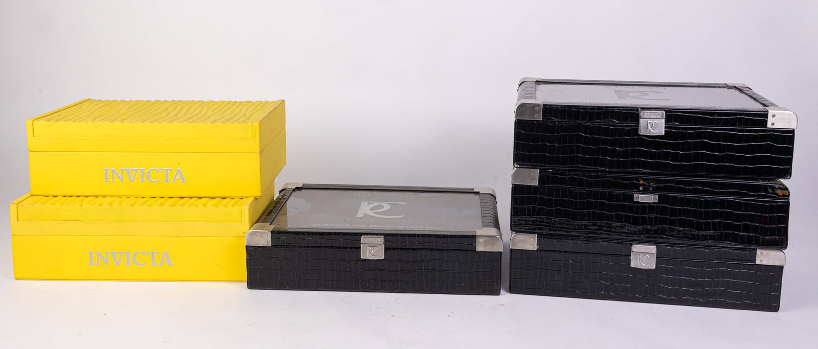 Six Invicta and Renato Watch Cases: Six Invicta and Renato Watch Cases Size 5" x 15" x 4.5" (Invicta) Literature Brooks Auction is not responsible for outbids. Questions? Call the office at (856) 694-2960 or email us directly at info@