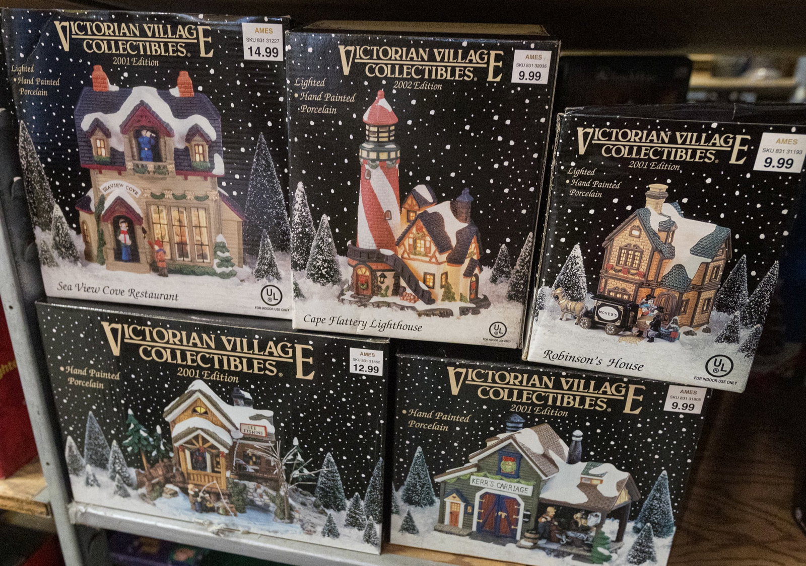 Vintage Lighted Christmas Village Houses in Box (1 of 5)