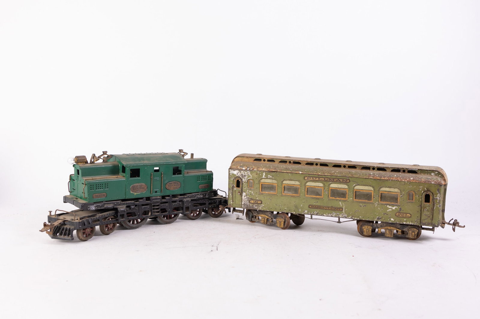 Two O Gauge Model Railroad Train Cars (1 of 5)