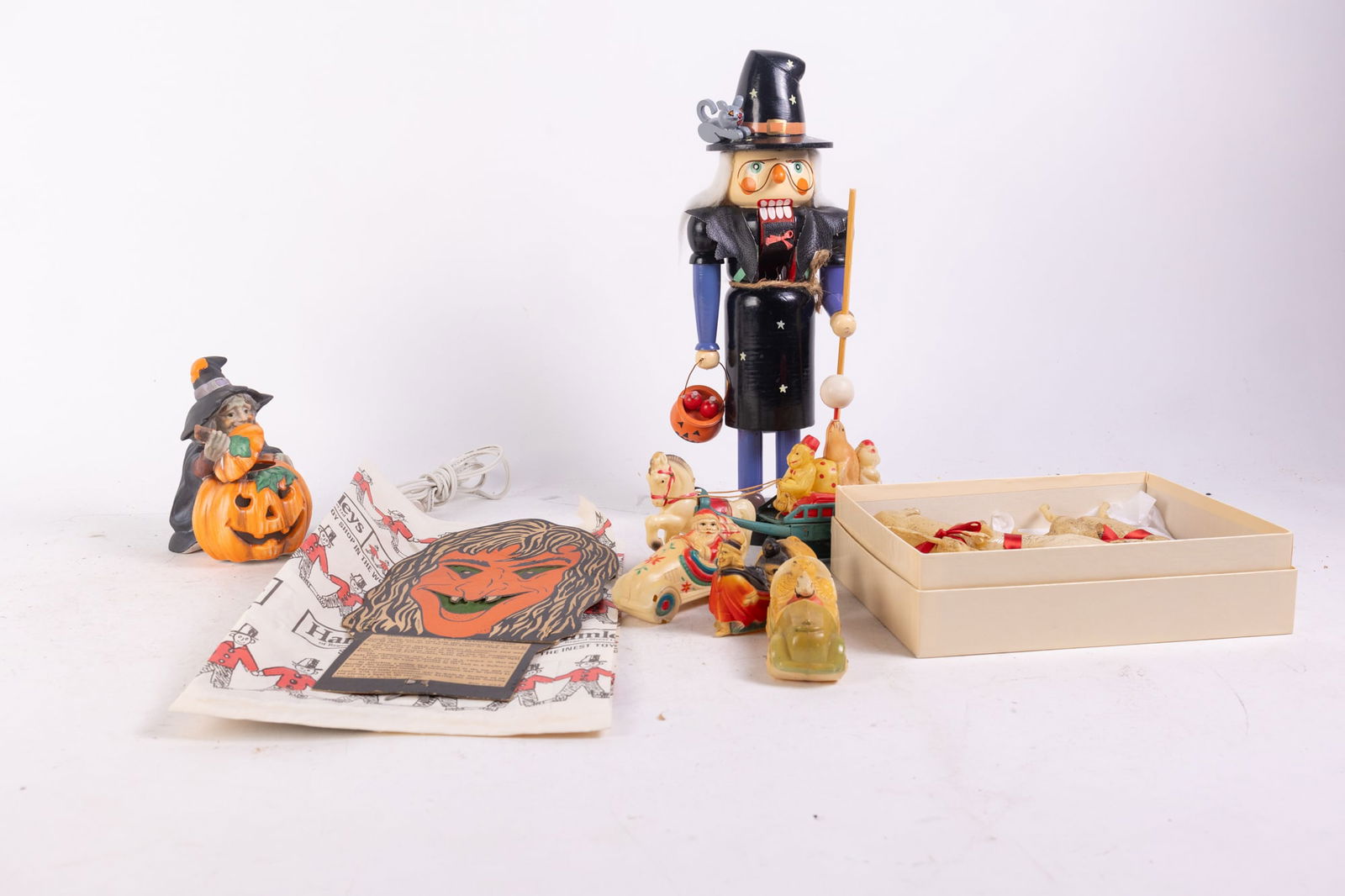 Vintage Holiday Assortment Lot (1 of 6)