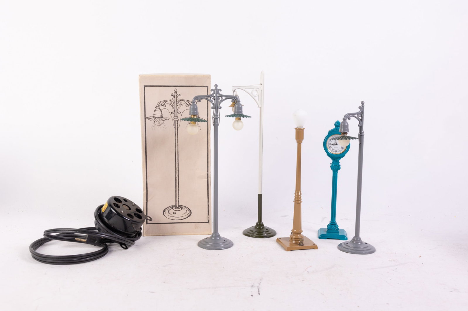 Assorted Model Railroad Vintage Accessories: Assorted Model Railroad Vintage Accessories: lamp posts - clocks - and more Size 7" x 12" x 12" (box size) Literature Brooks Auction is not responsible for outbids. Questions? Call the office at (85