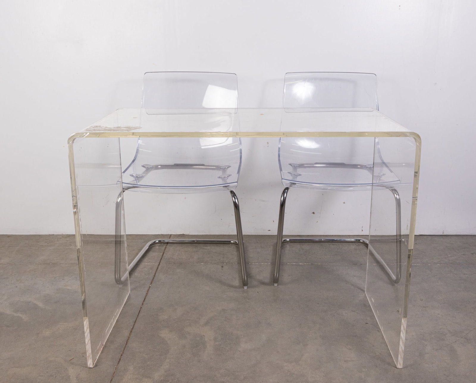 Three Pieces of Vintage Lucite Furniture (1 of 5)