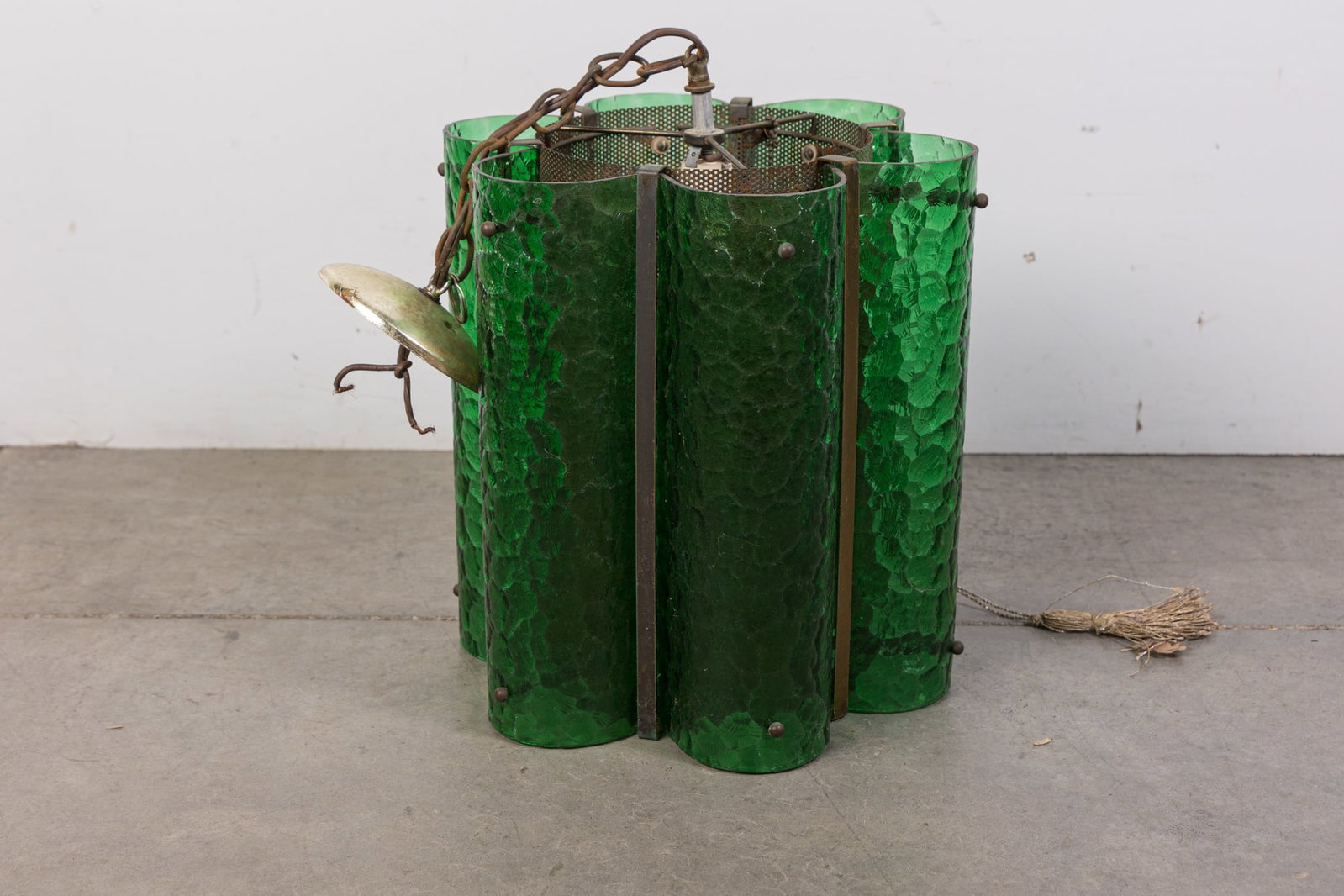Mid Century Vintage Green Curved Glass Pendant Light Fixture: Mid Century Vintage Green Curved Glass Pendant Light Fixture Literature Brooks Auction is not responsible for outbids. Questions? Call the office at (856) 694-2960 or email us directly at info@brooks.
