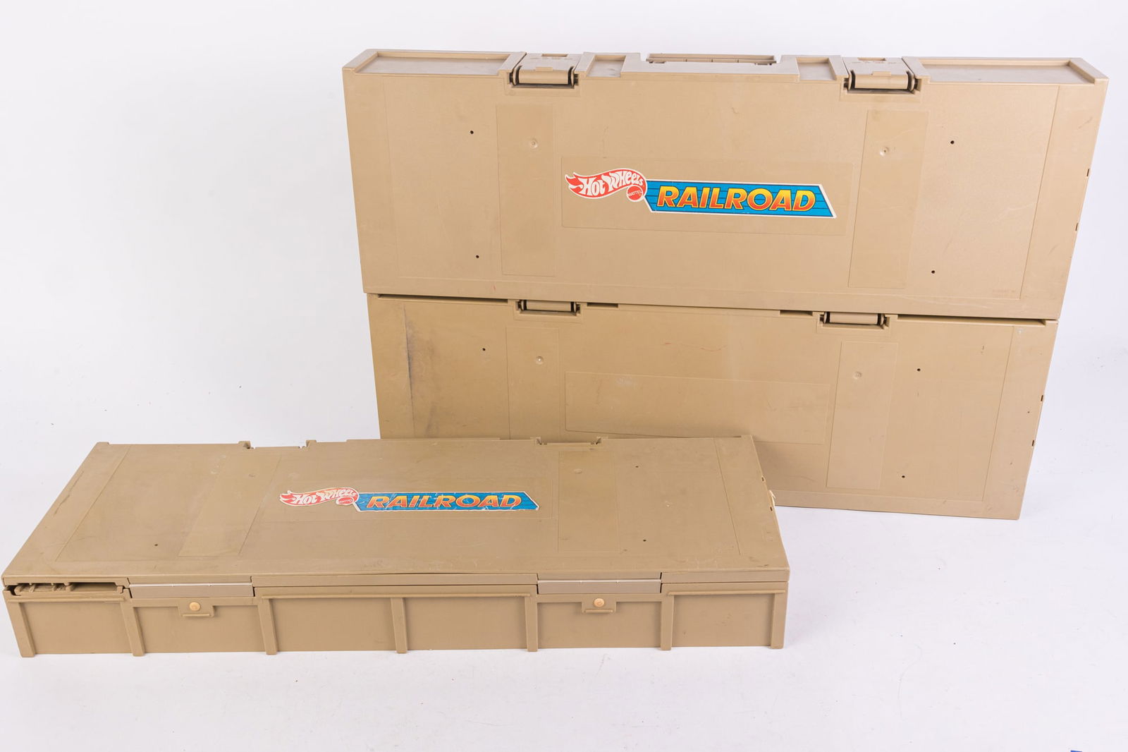 Three Vintage Hot Wheels Sto N Go Playsets: Three Vintage Hot Wheels Sto N Go Playsets Size 4" x 26" x 9" Literature Brooks Auction is not responsible for outbids. Questions? Call the office at (856) 694-2960 or email us directly at info@broo