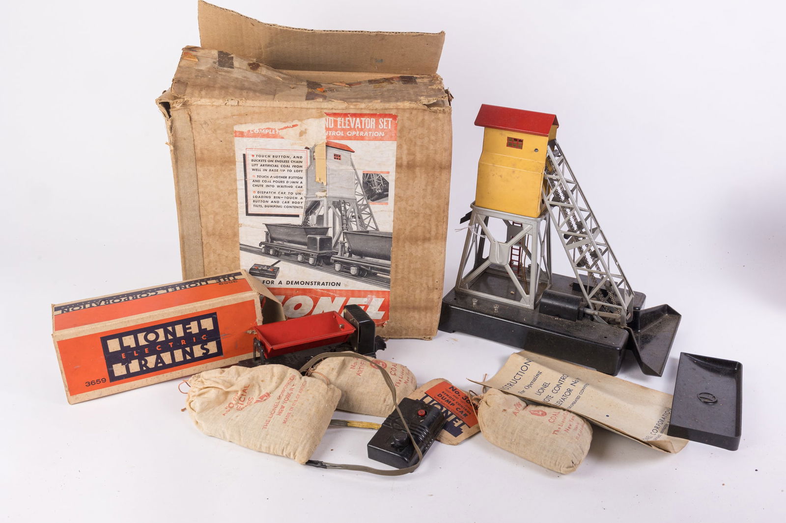 Lionel Pre-War #188 Coal Elevator & Dump Cars Set w/ Original Boxes/Liner (1 of 12)