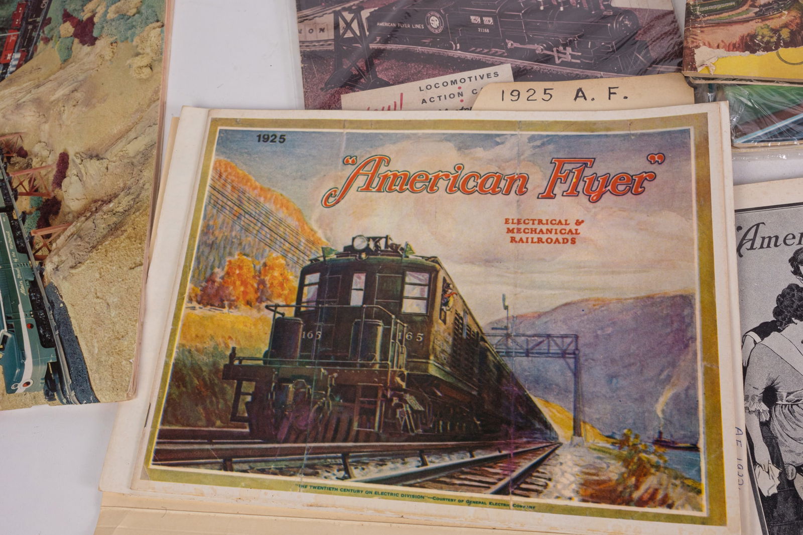 American Flyer/Gilbert Catalogs Manuals & Ephemera Assortment (1 of 8)