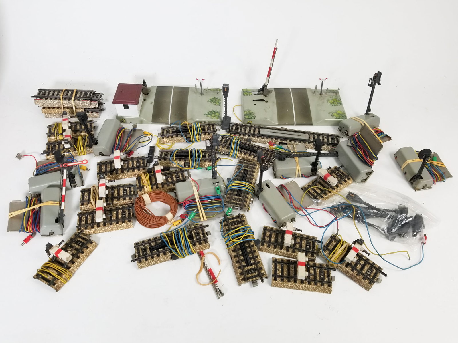 Marklin Train Bumpers, Parts & Accessories (1 of 2)