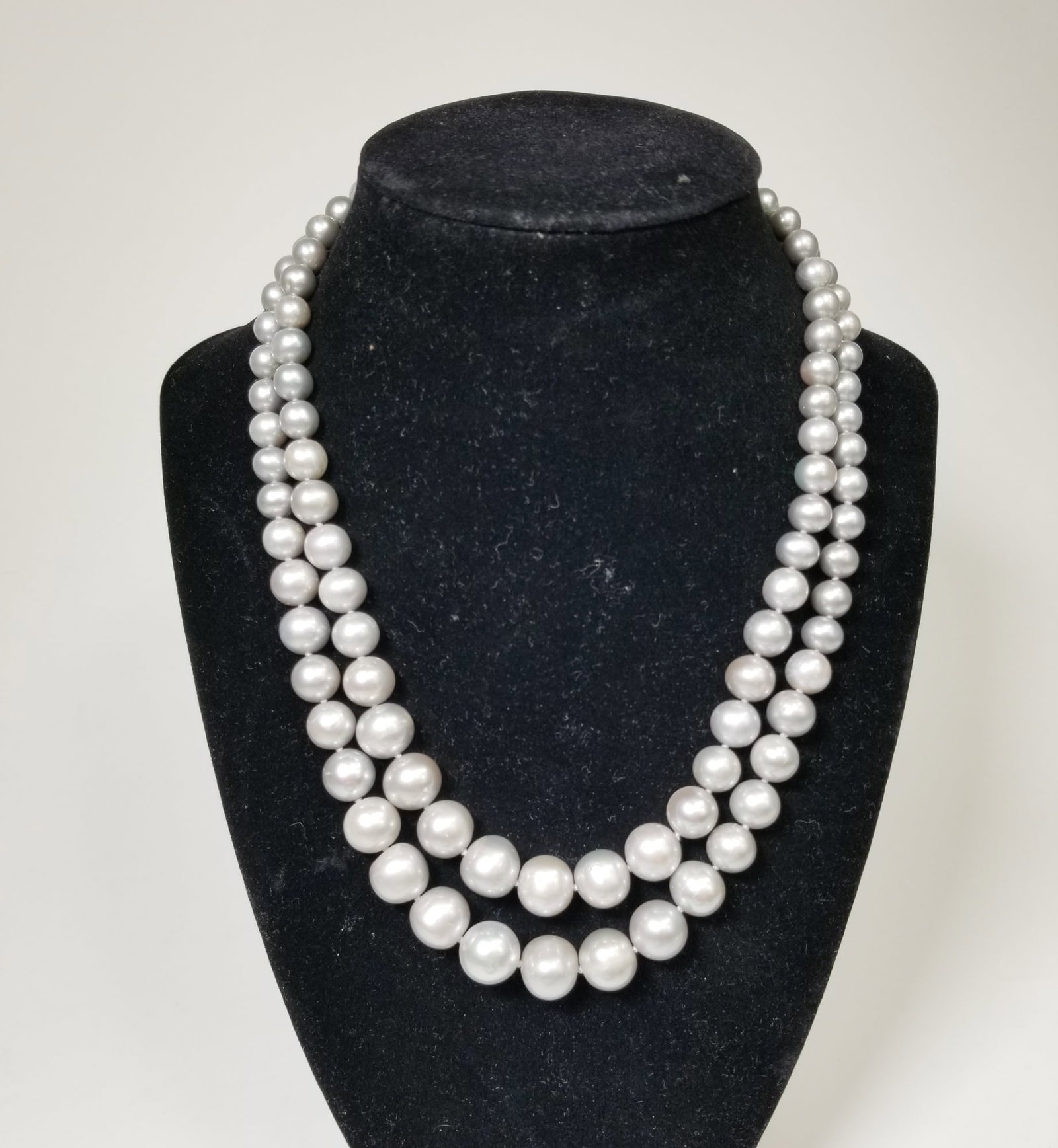 Pearl Necklace: Pearl Necklace, pearls are untested Literature Brooks Auction is not responsible for outbids. Questions? Call the office at (856) 694-2960 or email us directly at info@brooks.auction. • Please r