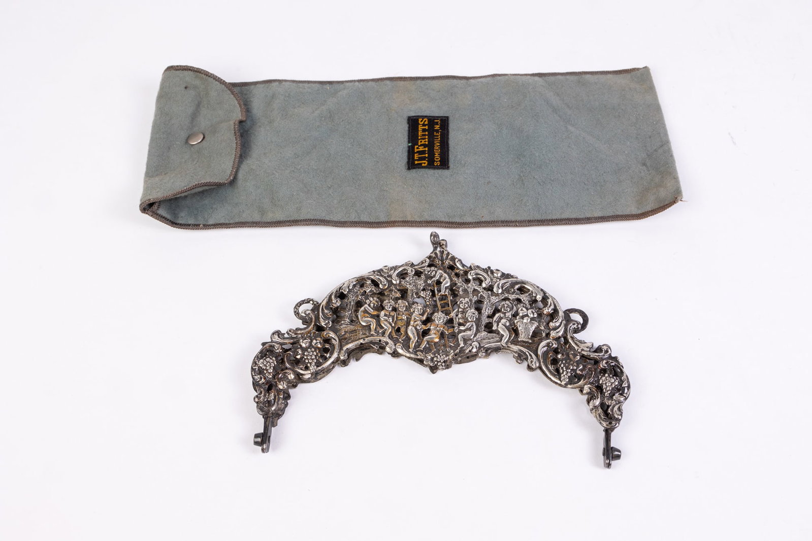 Vintage Art Nouveau Reticulated Silver Purse Frame: Vintage Art Nouveau Reticulated Silver Purse Frame, unmarked Literature Brooks Auction is not responsible for outbids. Questions? Call the office at (856) 694-2960 or email us directly at info@brooks.