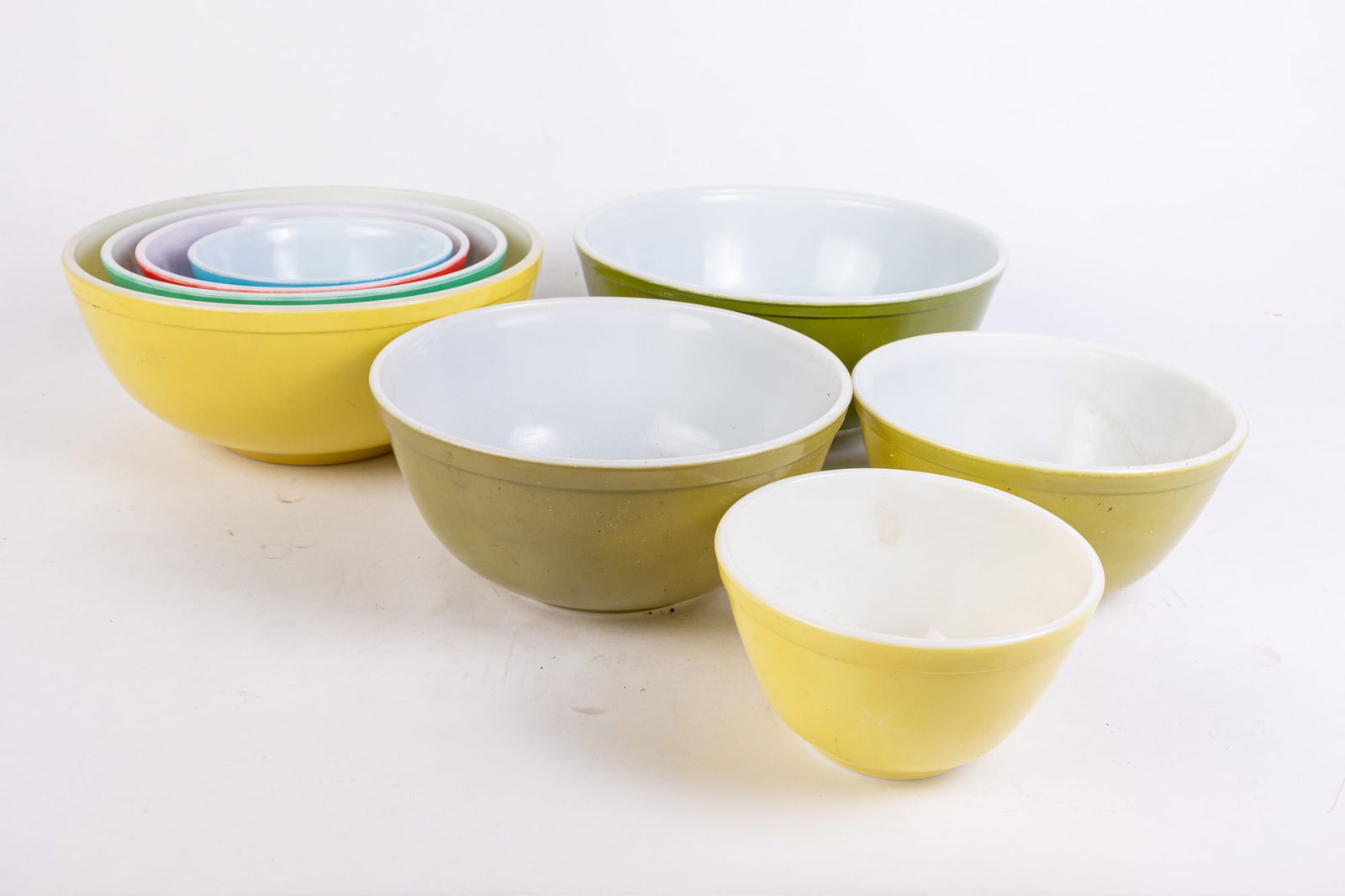 Two Sets of Pyrex Mixing Bowls (1 of 6)