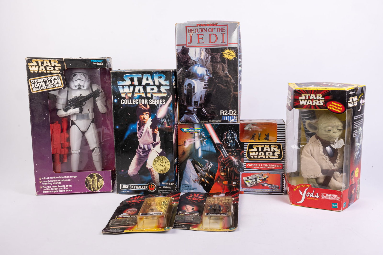 Vintage Star Wars Collectibles & Toy Assortment (1 of 7)