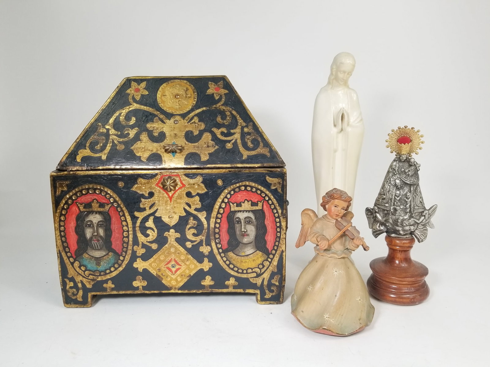 Assorted Christian Decor: Assorted Christian Decor Size 7" x 12" x 12" (box size) Literature Brooks Auction is not responsible for outbids. Questions? Call the office at (856) 694-2960 or email us directly at info@brooks.auc