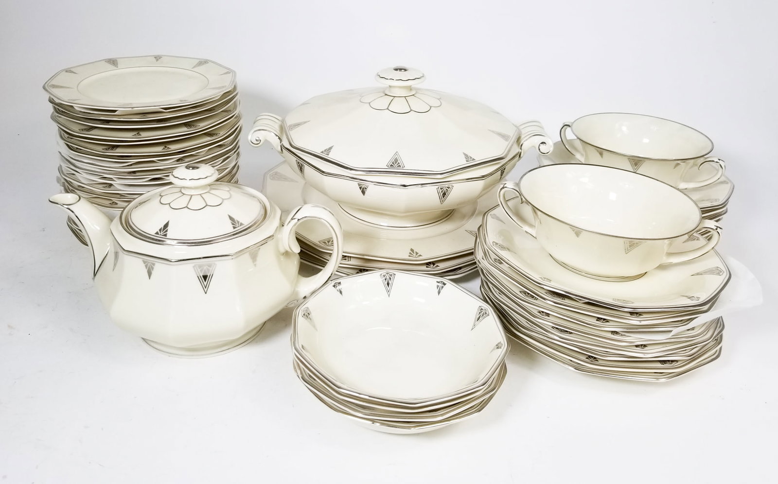 Community China Deauville Design Bavaria Dishware: Community China Deauville Design Bavaria Dishware Size 7" x 12" x 12" (box size) Literature Brooks Auction is not responsible for outbids. Questions? Call the office at (856) 694-2960 or email us di