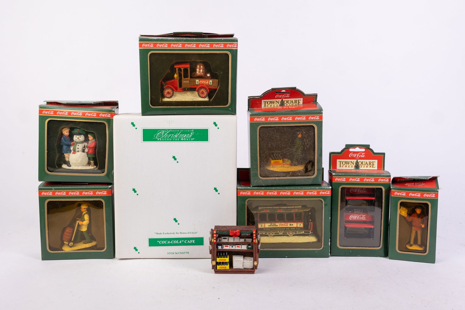 Vintage Coca-Cola Holiday Christmas Decor: Vintage Coca-Cola Holiday Christmas Decor Size 7" x 12" x 12" (box size) Literature Brooks Auction is not responsible for outbids. Questions? Call the office at (856) 694-2960 or email us directly a