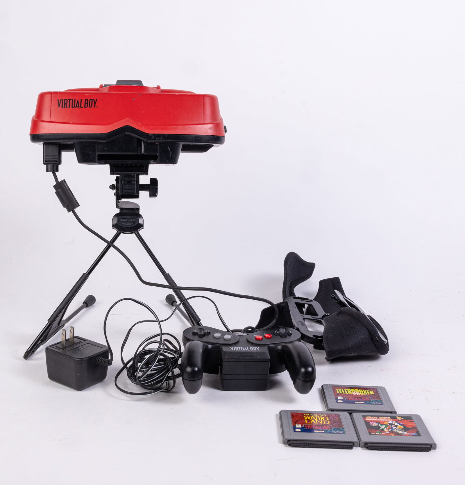 Nintendo Virtual Boy Console with Controller and Games (1 of 7)
