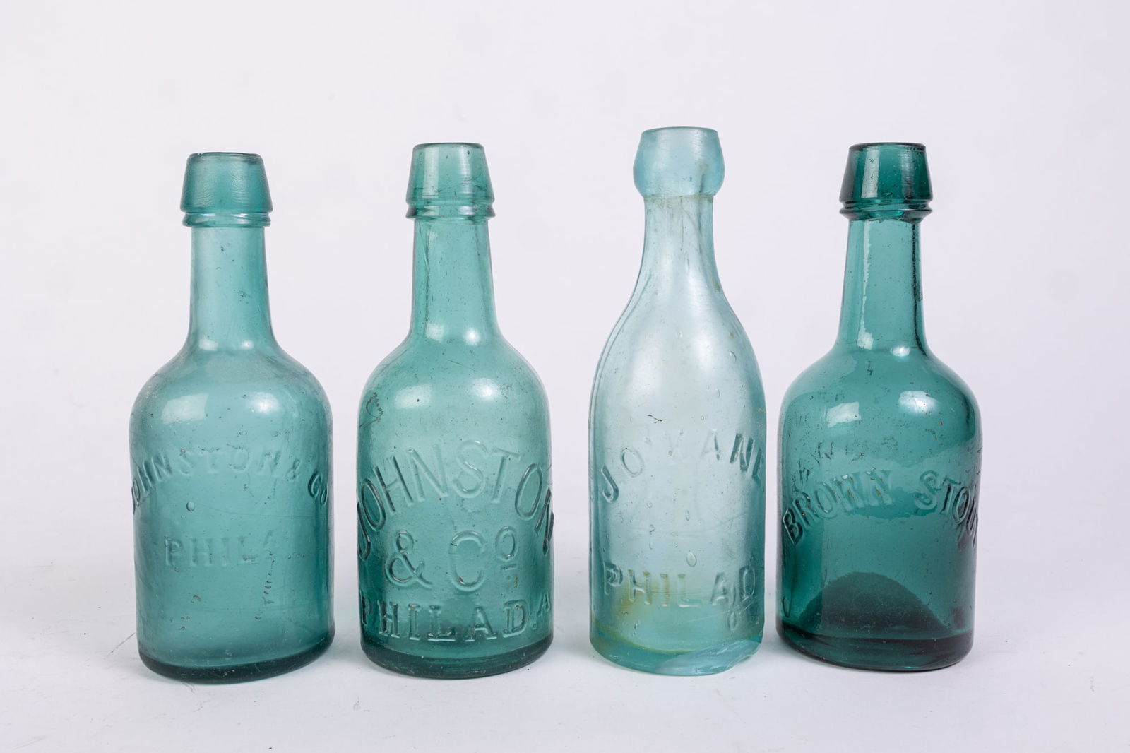 Four Antique Philadelphia Glass Bottles (1 of 7)