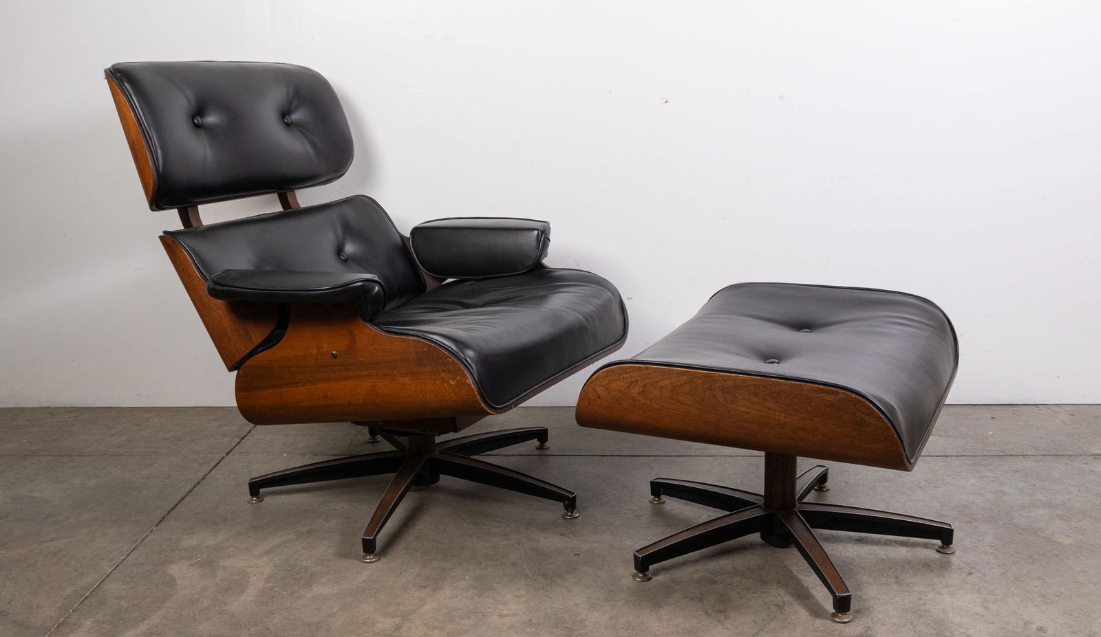 Mid Century Modern Plycraft Selig Chair and Ottoman: Mid Century Modern Plycraft Selig Chair and Ottoman Size 39" x 32" x 32" Literature Brooks Auction is not responsible for outbids. Questions? Call the office at (856) 694-2960 or email us directly a