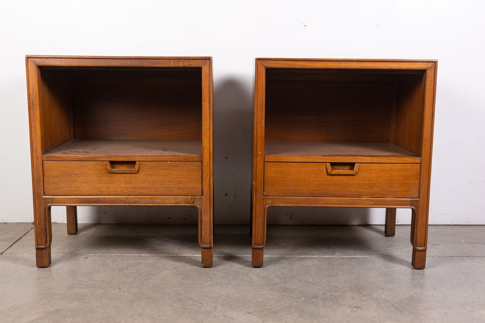 John Stuart Janus Collection Mid Century Modern Pair of End Tables/Nightstands (1 of 11)