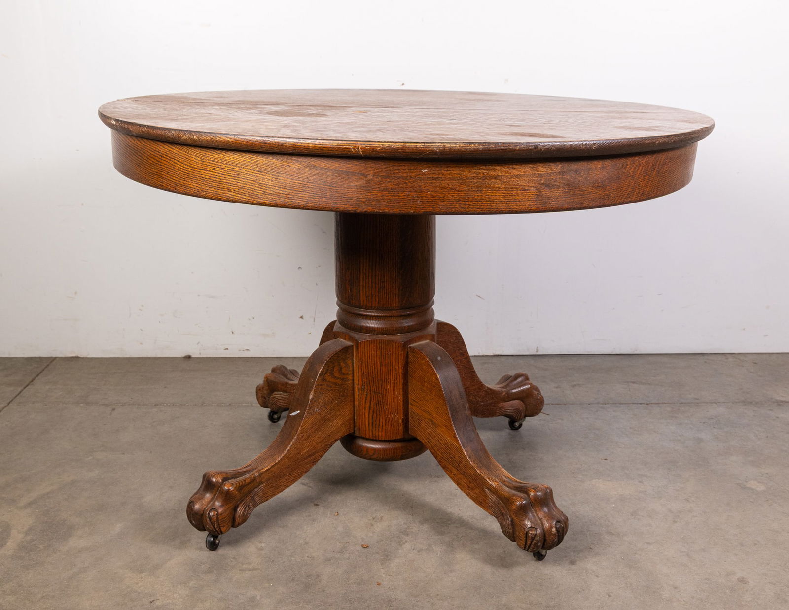 Antique Oak Dining Table: Antique Oak Dining Table Literature Brooks Auction is not responsible for outbids. Questions? Call the office at (856) 694-2960 or email us directly at info@brooks.auction. • Please read descri
