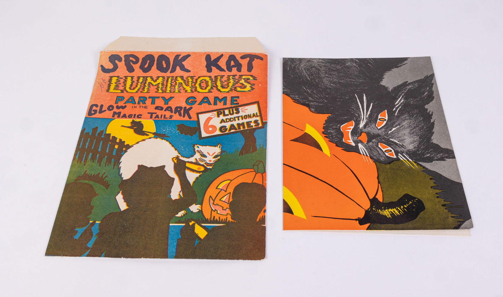 Spooky Kat Luminous Party Game Vintage Halloween Game (1 of 5)