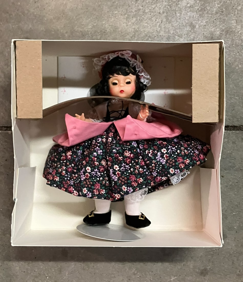 Madame Alexander "Lady Lee" Doll in original box (1 of 3)