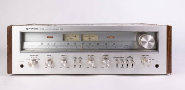 Vintage Pioneer SX-650 AM/FM Stereo Receiver: Vintage Pioneer SX-650 AM/FM Stereo Receiver: unit powers on and lights up. untested w/ speakersLiterature Brooks Auction is not responsible for outbids. Questions? Call the office at (856) 694-2960