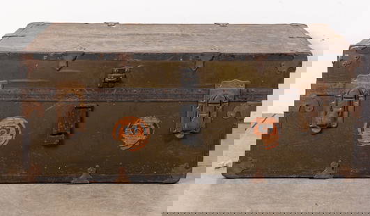 Vintage Trunk Filled w/ Model Railroad: Vintage Trunk Filled w/ Model Railroad Literature  Brooks Auction is not responsible for outbids. Questions? Call the office at (856) 694-2960 or email us directly at info@brooks.auction. &#8226; Plea