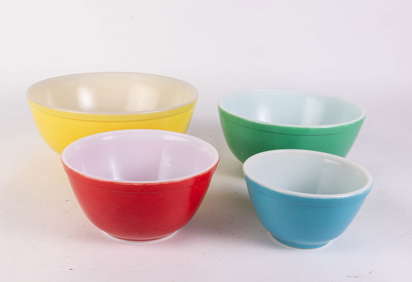 Set of Four Solid Color Pyrex Mixing Bowls: Set of Four Solid Color Pyrex Mixing Bowls Size 7" x 12" x 12" (box size) Literature Brooks Auction is not responsible for outbids. Questions? Call the office at (856) 694-2960 or email us directly