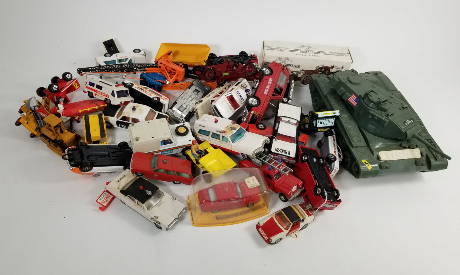 Lot of Assorted Model Toy Vehicles (1 of 7)