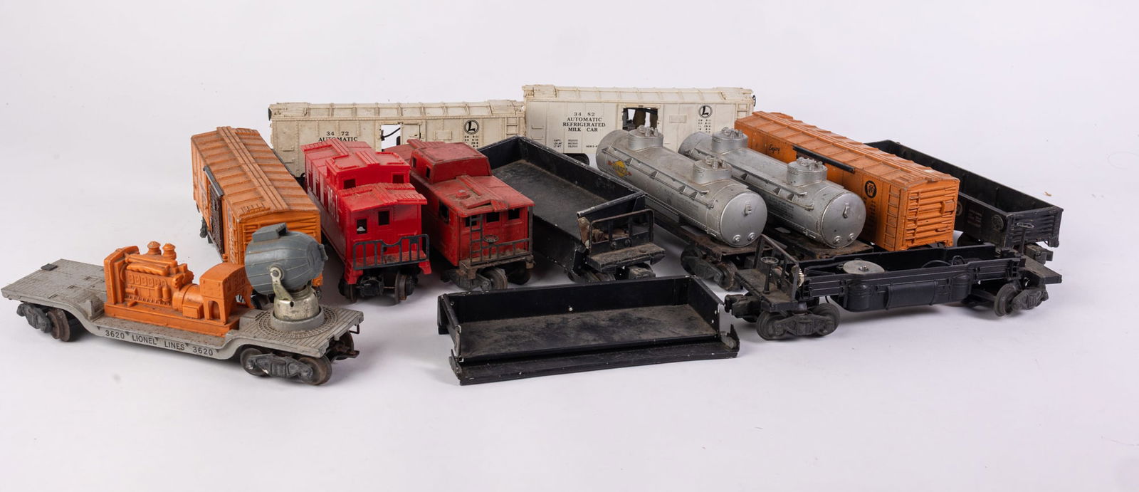 Large Lionel O Gauge Assortment ft. Postwar O 2457 Caboose (1 of 10)
