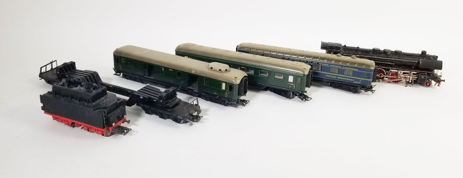 Assorted Vintage Marklin Train Cars: Assorted Vintage Marklin Train Cars Size 2" x 8" x 1" Literature Brooks Auction is not responsible for outbids. Questions? Call the office at (856) 694-2960 or email us directly at info@brooks.aucti